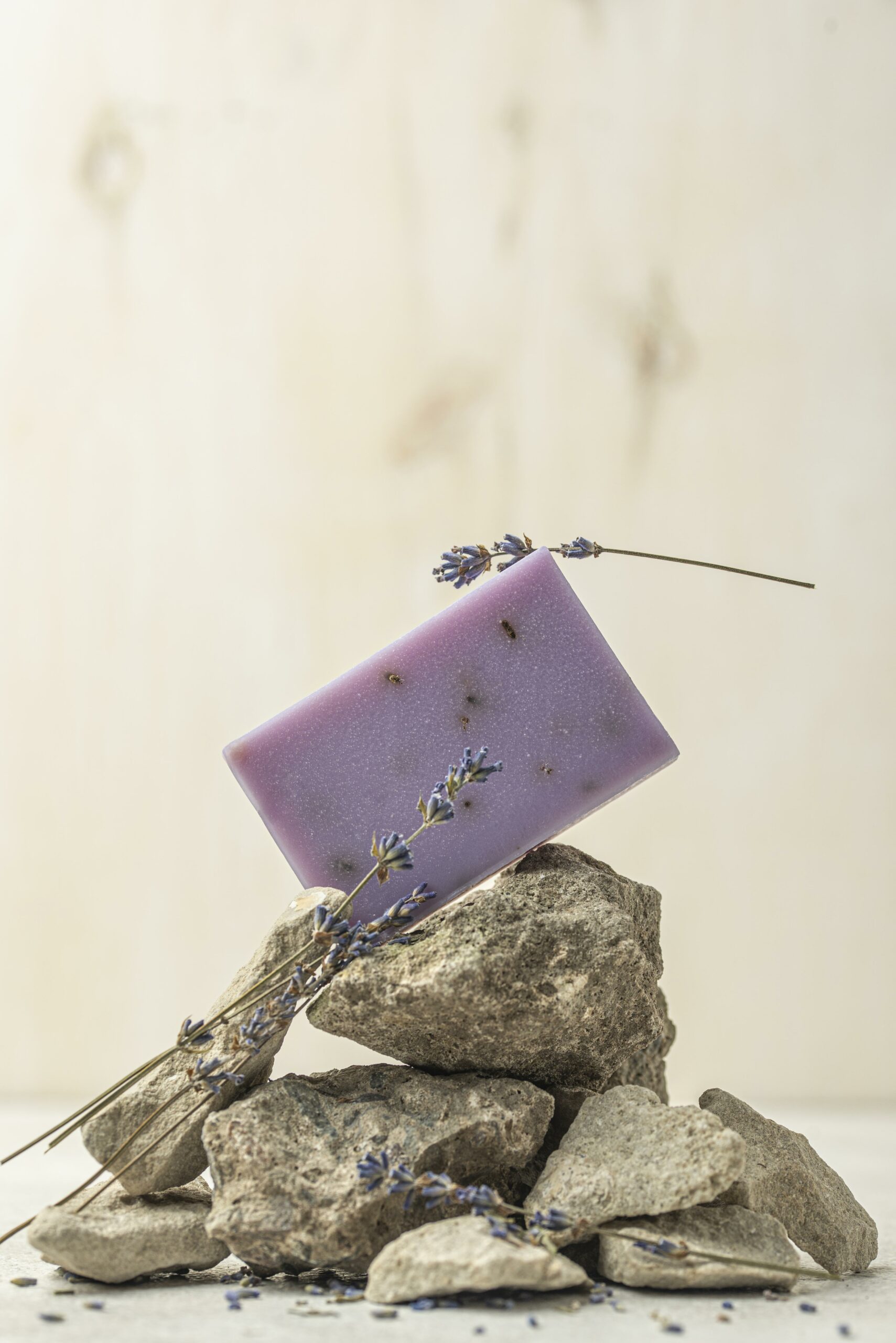 arrangement de lavande et de savon avec espace copie